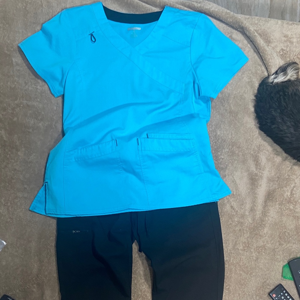 Scrubstar Vibrant Blue Scrub Top & Blk Scrub joggers